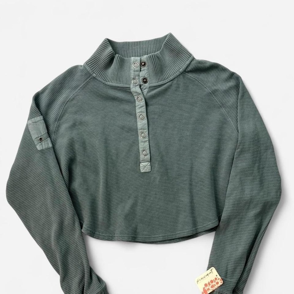 Free People movement green cropped quarter snap up pullover Size XS 0087
